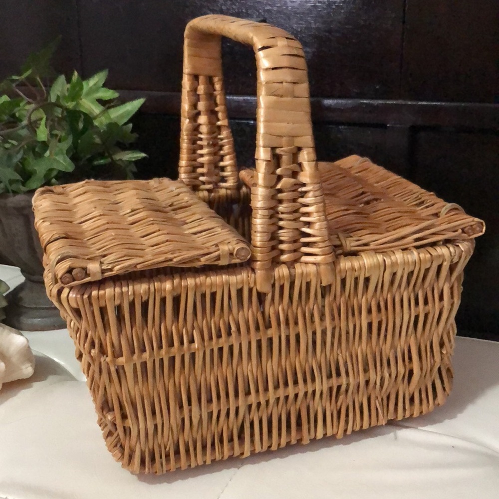 Vintage Wicker “Picnic Basket” Style Purse/Tote-9x7x5